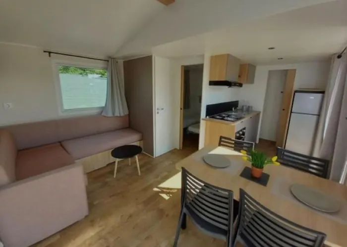 Mobil Celeste 6-8 Personnes *